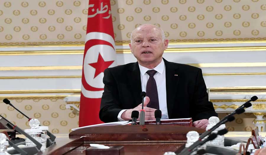 الرئيس التونسي يعلن حلّ كل المجالس البلدية