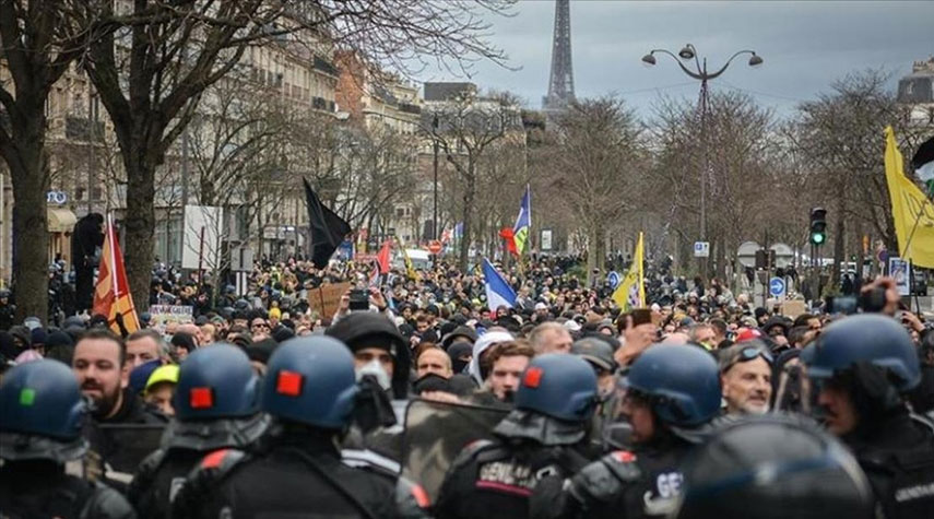 فرنسا.. احتجاجات حاشدة في باريس رفضاً لزيادة سن التقاعد