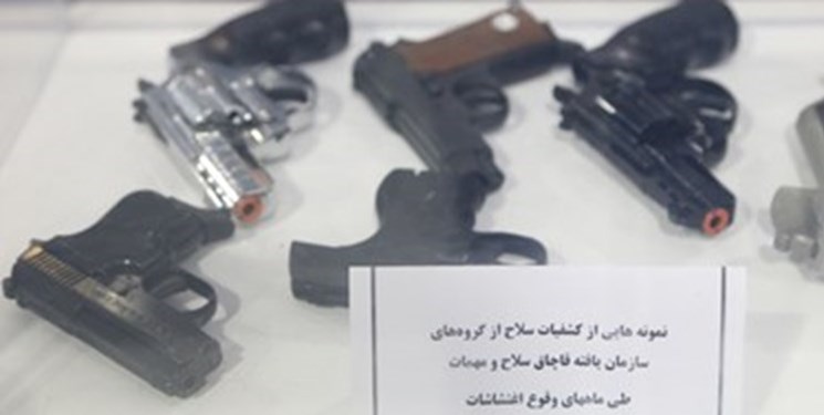 الامن الايرانية تعرض معدات استخدمها مثيرو الشغب بأعمال ارهابية
