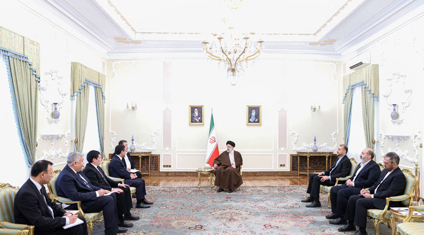 رئيسي يؤكد على تسخير الطاقات لرفع التعاون بين إيران وأوزبكستان