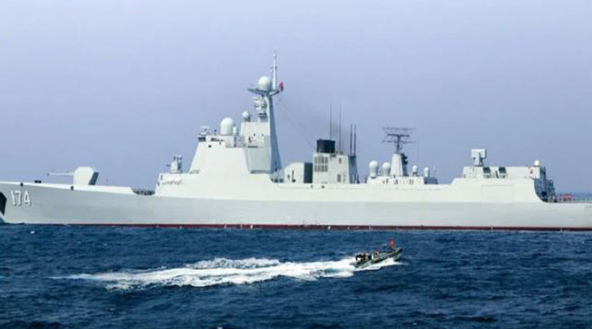 البحرية الصينية تطلق مدمرتين جديدتين من فئة "كونمينغ"