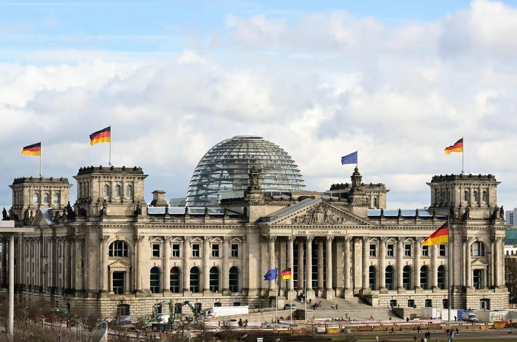 ألمانيا تدرس تقليص عدد أعضاء البرلمان