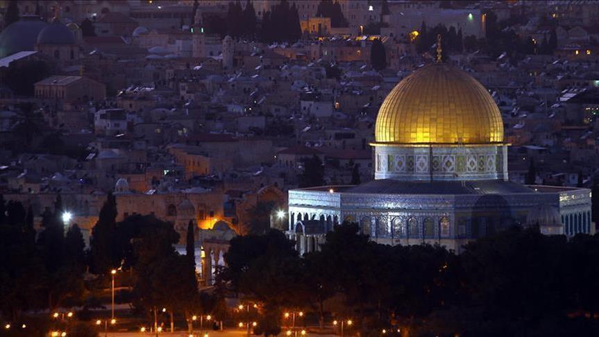 بالصور.. القدس تتزين استعدادا للشهر الفضيل! 
