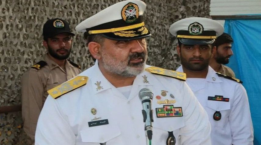قائد البحرية الإيرانية يتفقد المدمرات الروسية والصينية