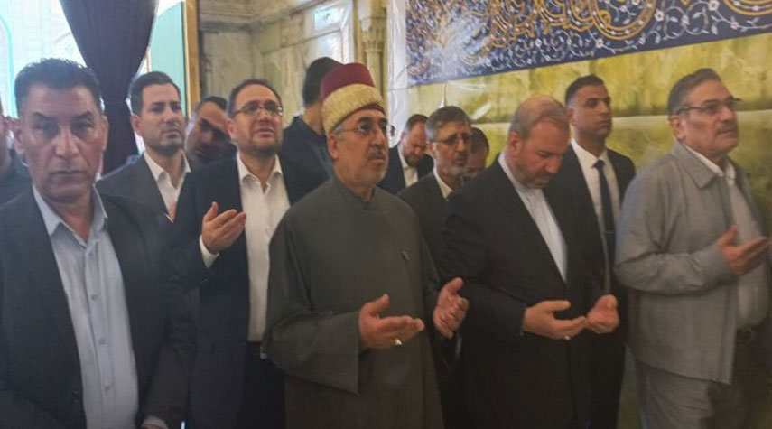 شمخاني يزور مرقد الإمامين الكاظم والجواد (عليهما السلام) في بغداد