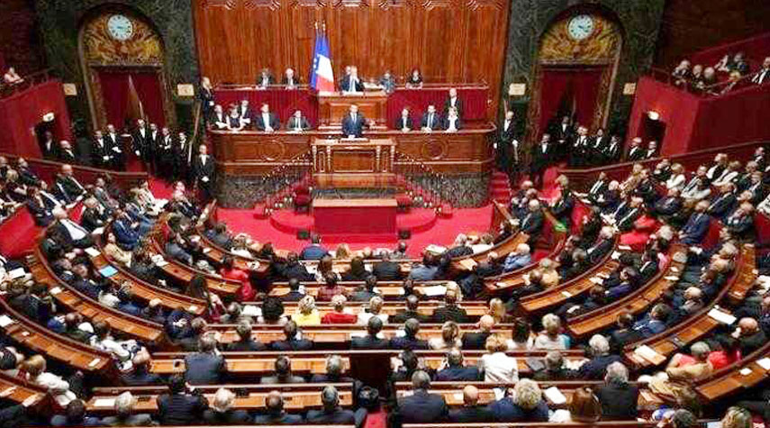 البرلمان الفرنسي يفشل في التصويت على سحب الثقة من الحكومة