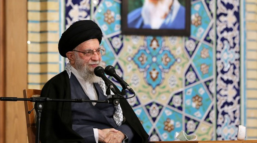 قائد الثورة: علاقات إيران بدول المنطقة أفشل مساعي الغرب لفرض العزلة عليها