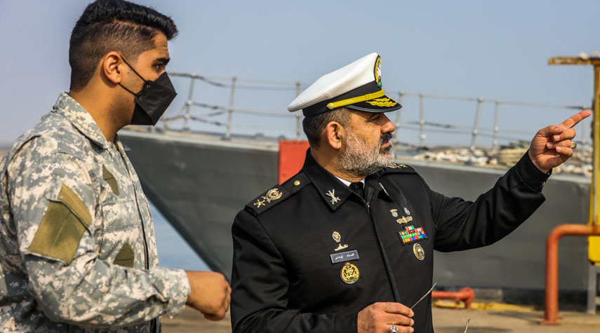 قائد سلاح البحر في الجيش الإيراني يتفقد منطقة جاسك البحرية