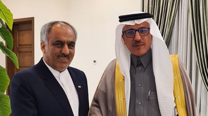 سفير السعودية يحضر احتفالا في السفارة الإيرانية بطاجيكستان