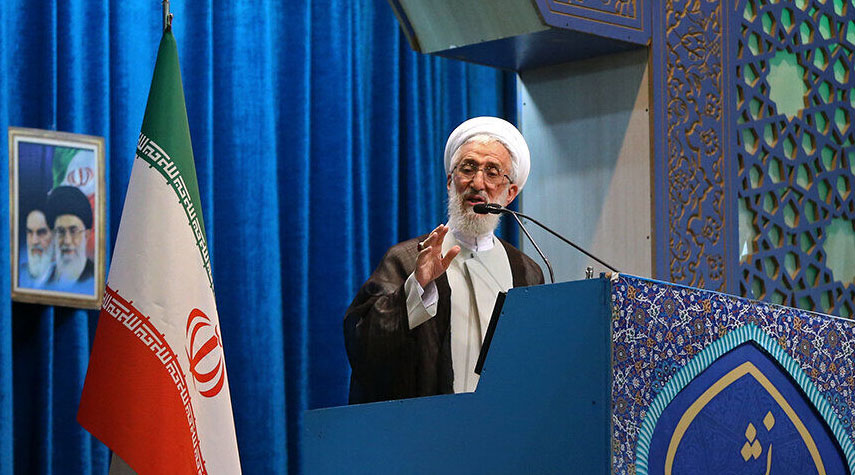 خطيب جمعة طهران: حكومة رئيسي حققت إنجازات مهمة رغم الحروب المشتركة ضدها
