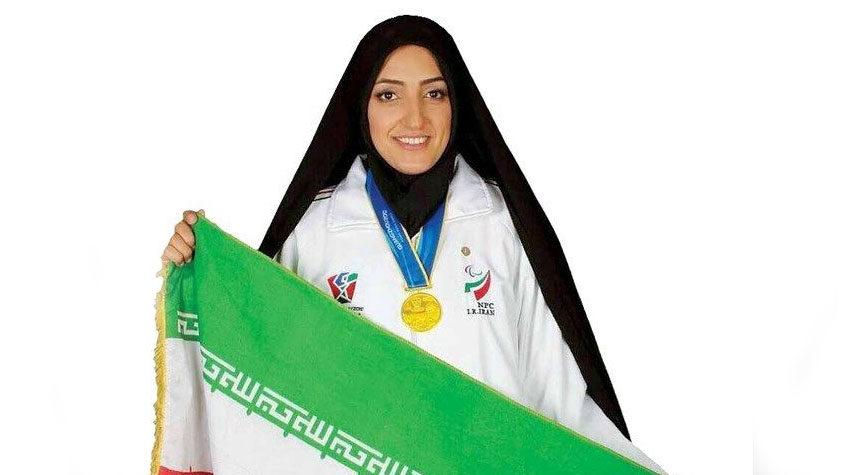 بطلة رياضية ايرانية تهدي ميداليتها الذهبية للشعب الاندونيسي