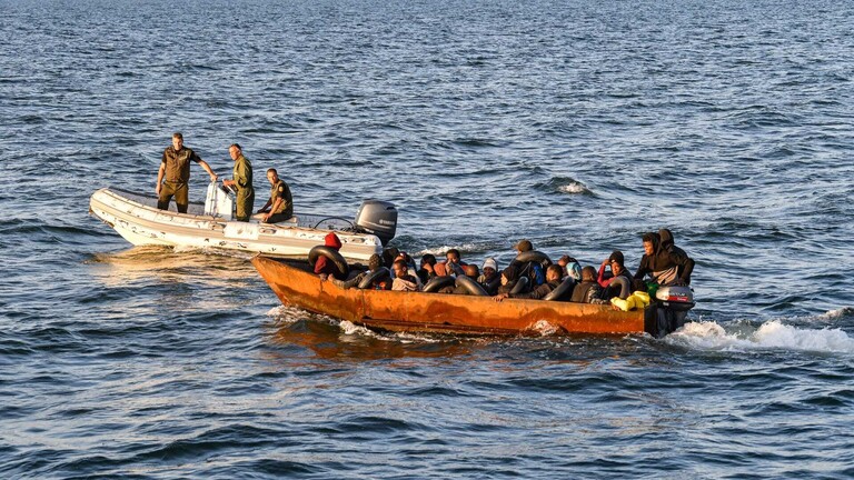 بينهم أطفال ونساء.. إنقاذ 440 مهاجرا من قارب قبالة مالطا