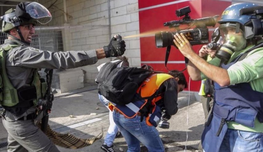 فلسطين.. إصابة مصور صحفي برصاص الاحتلال في بيت لحم