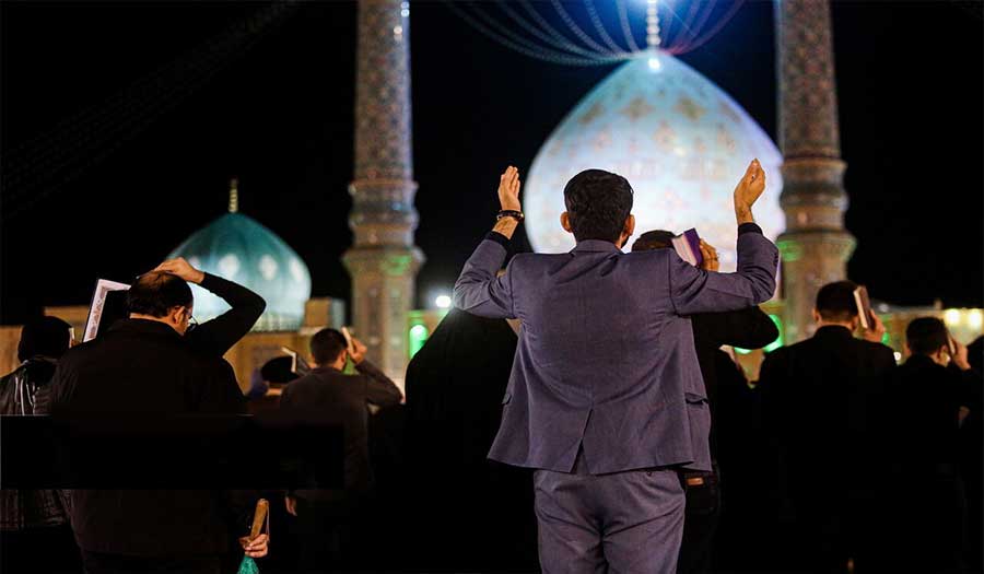 صور.. مراسم ليلة القدر الأولى في مسجد جمكران