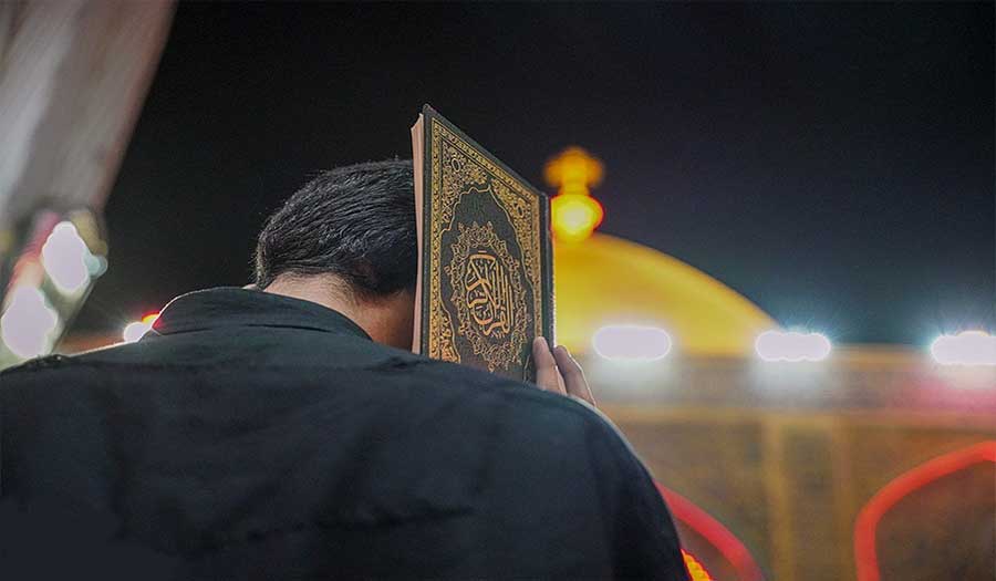 بالصور: إحياء ليلة القدر الثانية وذكرى استشهاد الإمام علي في مرقده الشريف