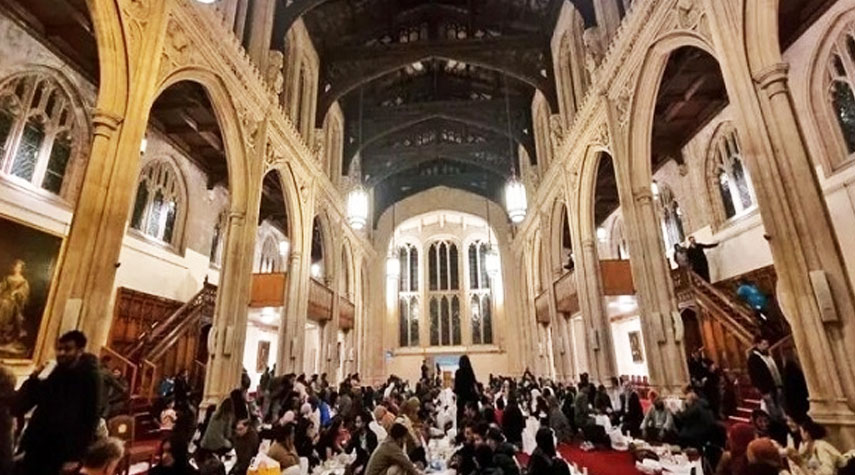 لأول مرة.. إفطار رمضاني بمكتبة "غيلدهول" التاريخية في لندن