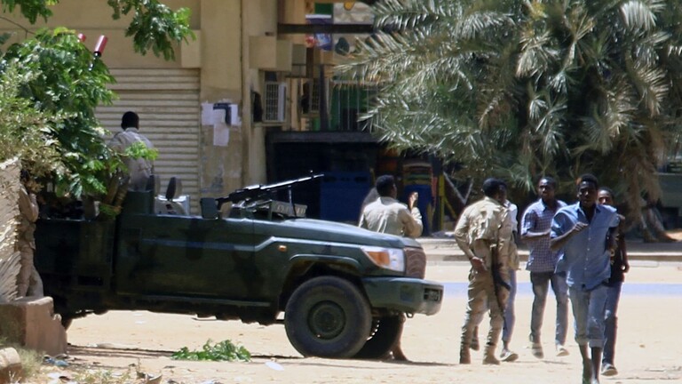 السودان.. احتدام الاشتباكات بين الجيش والدعم السريع في الخرطوم