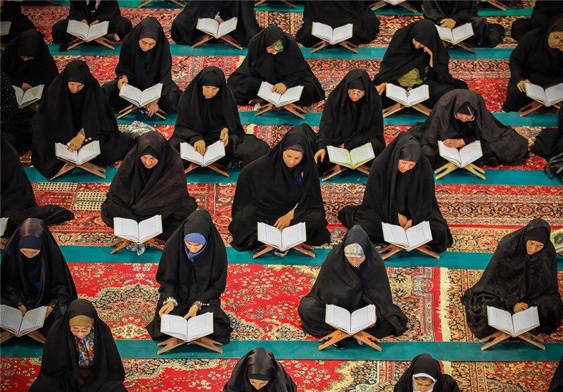 طهران تستضيف أول محفل نسوي لتلاوة القرآن الكريم