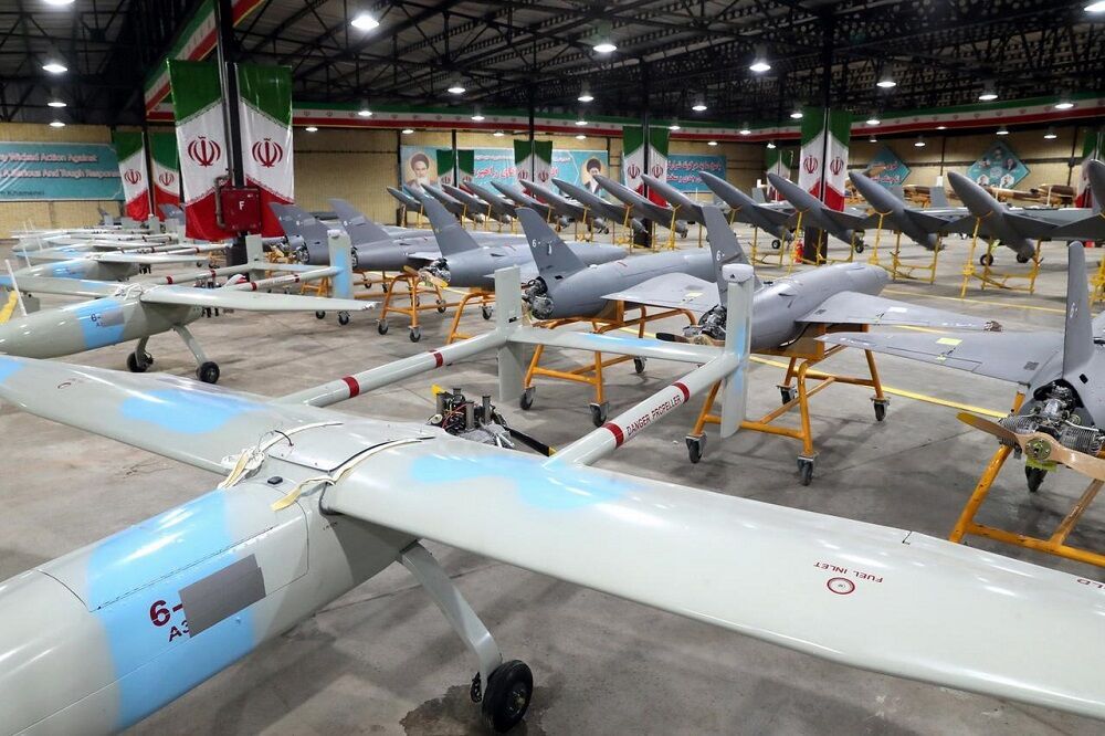 الجيش الإيراني يتسلم 200 طائرة مسيرة استراتيجية