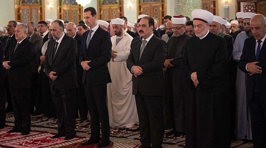 الرئيس السوري يشارك في صلاة العيد بدمشق