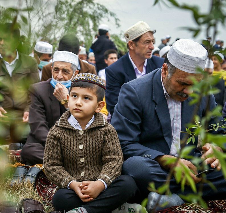بالصور ... إقامة صلاة عيد الفطر في مختلف المدن الإيرانية