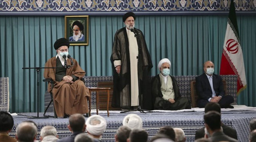 الرئيس الايراني يؤكد أنَّ السلطات الثلاث تتعاون باخلاص خدمة للشعب