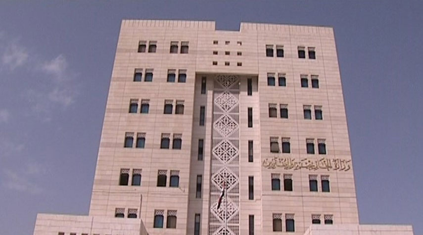سفارة سوريا تدعو رعاياها الراغبين بالعودة من السودان لتسجيل اسماءهم