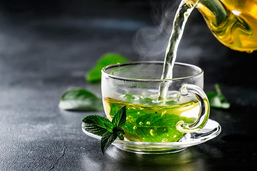 فوائد شرب الشاي الأخضر على "معدة فارغة"