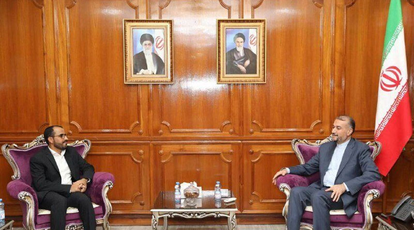 محادثات بين وزير الخارجية الإيراني ورئيس الوفد الوطني اليمني المفاوض
