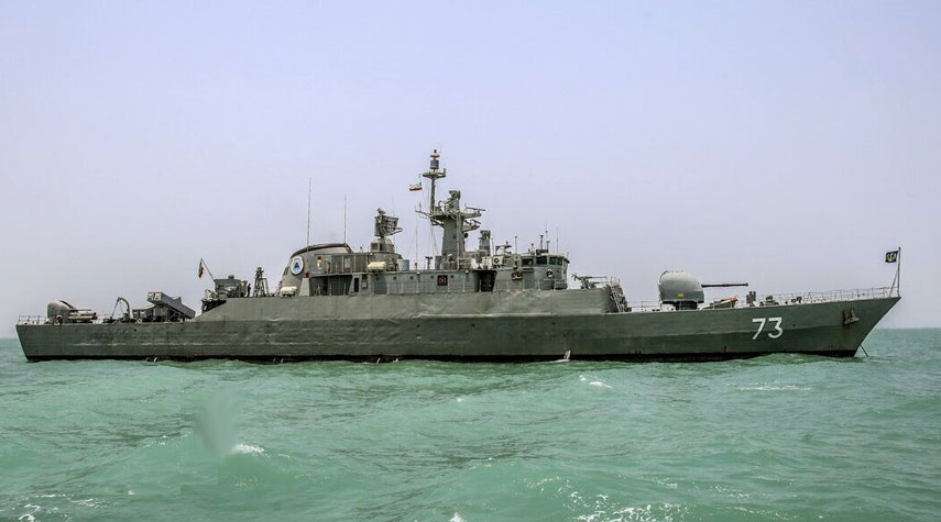 البحرية الإيرانية تحتجز سفينة مخالفة في المياه الاقليمية