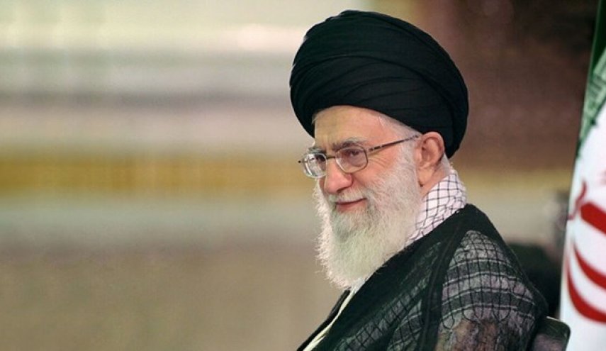 قائد الثورة الاسلامية يستقبل حشداً من العمّال