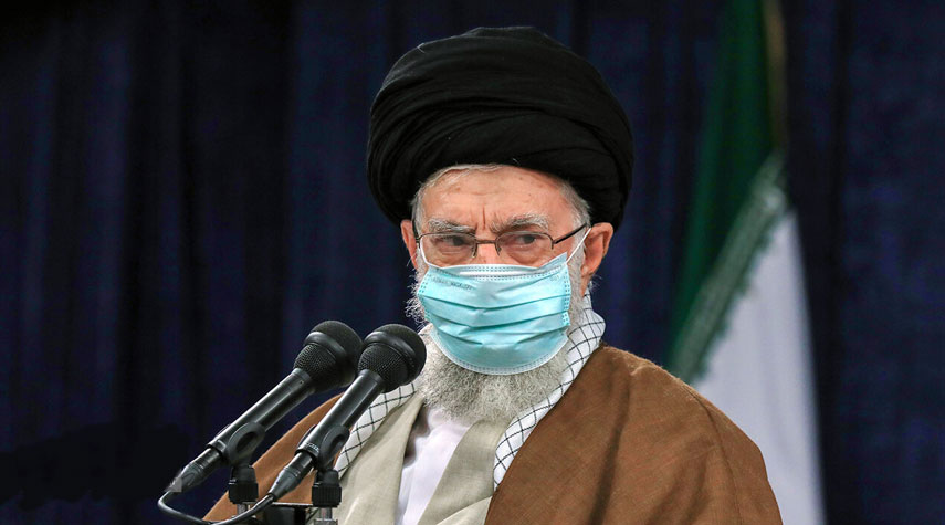 قائد الثورة الإسلامية يستقبل حشداً من العمّال