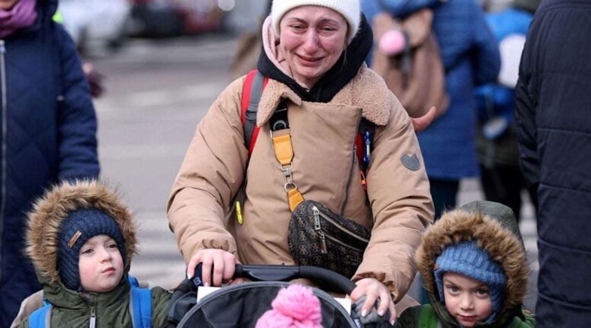 "بلومبرغ": بلدان أوروبية تخفض المساعدات المالية للاجئين الأوكرانيين