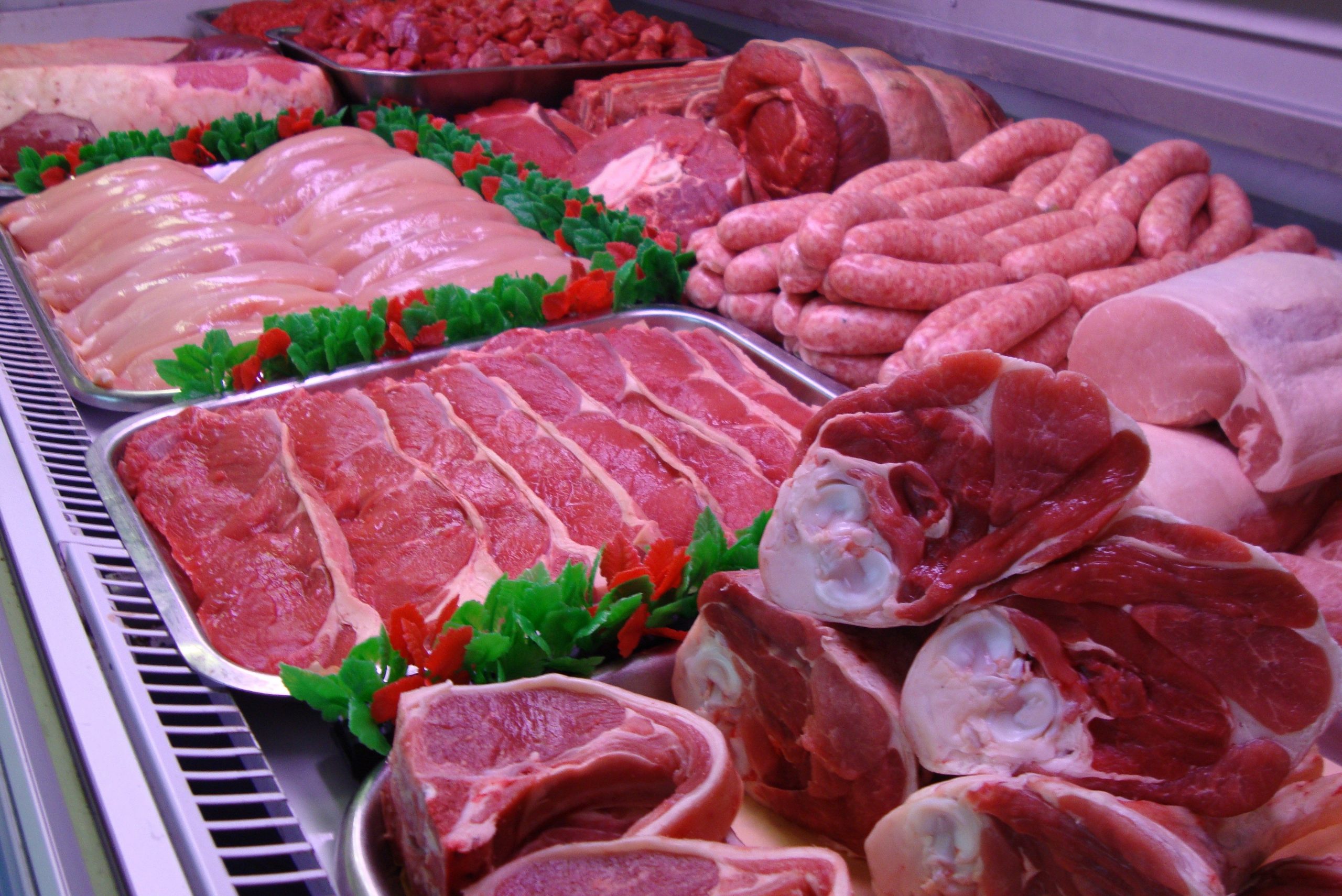 هل تعلم كم مدة حفظ اللحوم في الفريزر؟