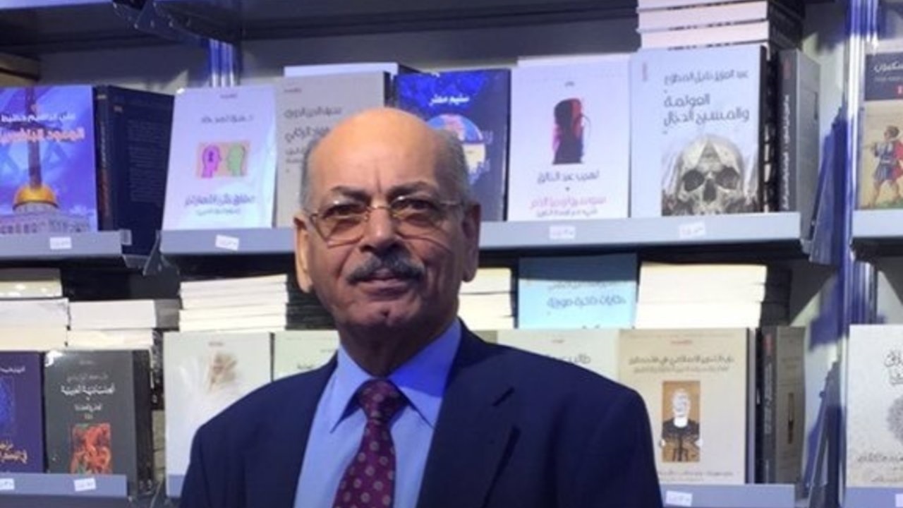 شاعر عراقي يفوز بجائزة زايد للكتاب.. من هو؟