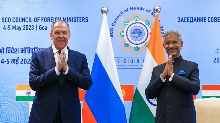 لافروف يلتقي نظيره الهندي ويؤكد على تعزيز التنسيق والشراكة بين البلدين