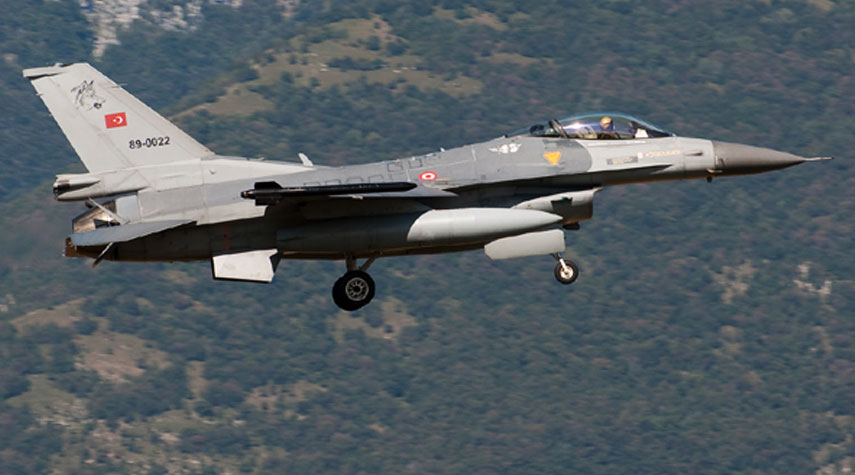 طائرات تركية تقصف قرى جبل متين في دهوك بالعراق