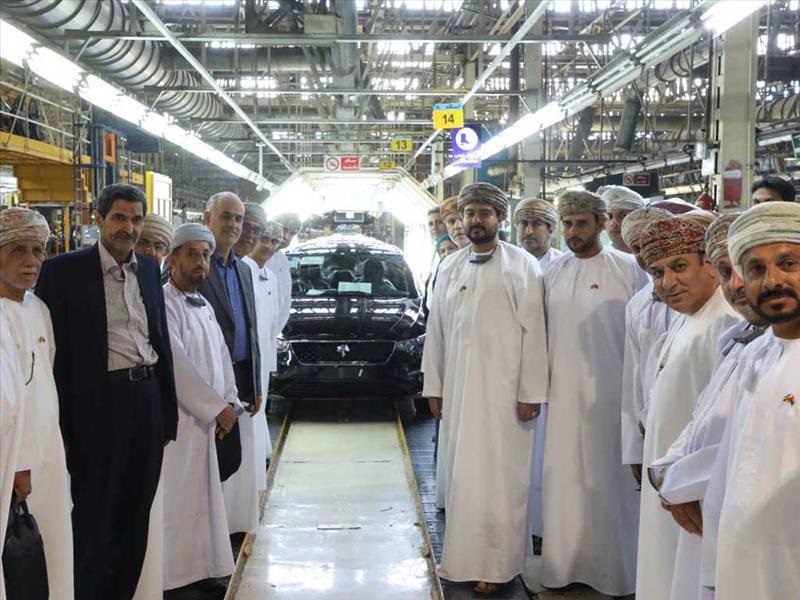 وزير الصناعة العماني يشيد بصناعة السيارات الإيرانية