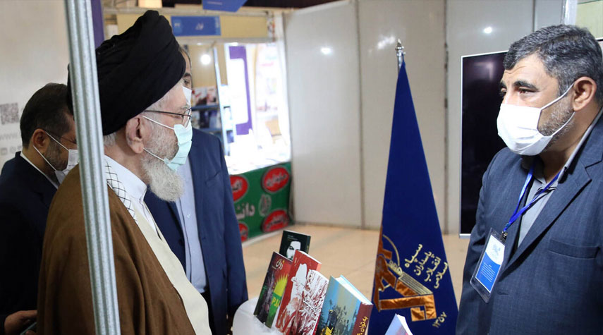 بالصور من ايران.. قائد الثورة يتفقد معرض طهران الدولي للكتاب