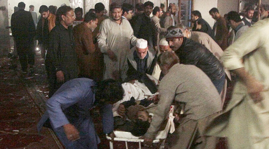 هجوم انتحاري على موكب سياسي بارز في باكستان