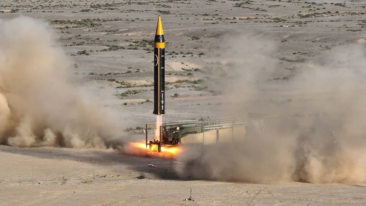 إعلام إسرائيلي: توقيت كشف إيران الصاروخ الجديد جزء من ردعها "إسرائيل"