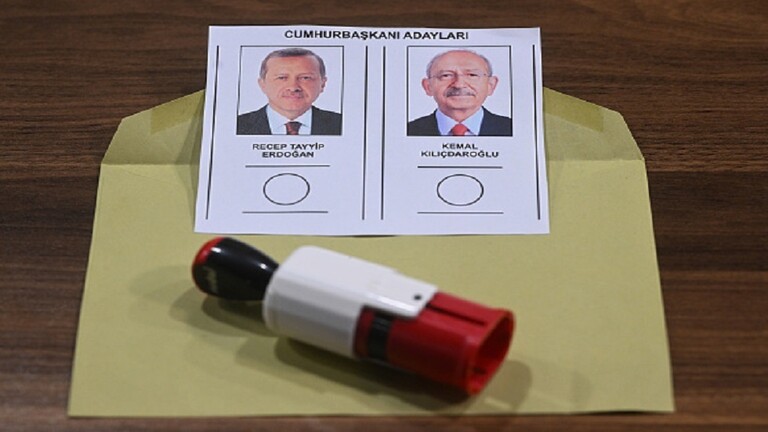 تركيا تحبس أنفاسها وتدخل صمتا انتخابيا