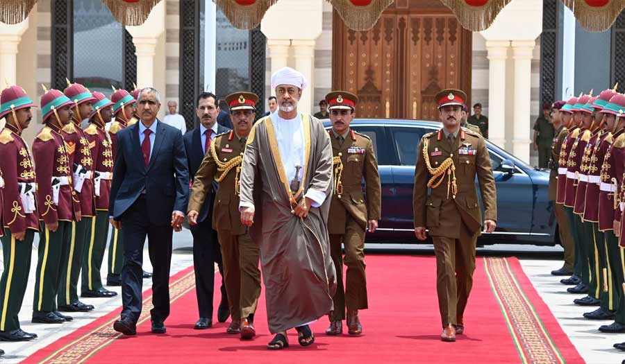 زيارة سلطان عمان لإيران.. ما هي أهميتها وأبرز ملفاتها؟