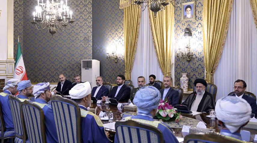 رئيسي يشيد بالعلاقات الثنائية بين إيران وسلطنة عمان