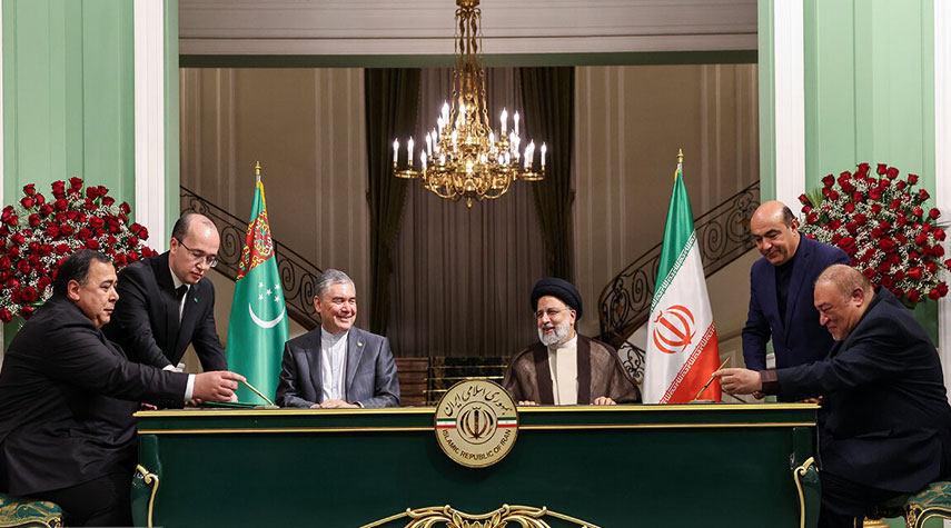 إيران وتركمانستان توقعان 5 وثائق للتعاون الثنائي