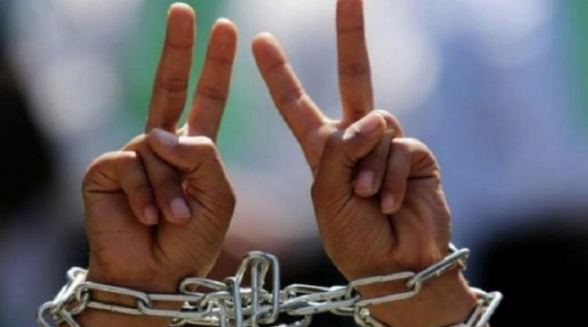 فلسطين المحتلة.. أسرى "النقب" يُعلّقون استلام وجبات الطعام والتوتر يسود السجن