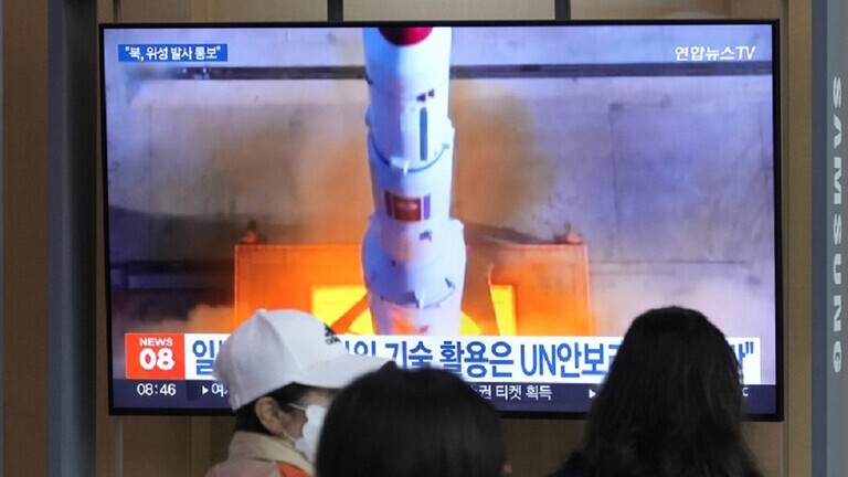 كوريا الجنوبية تدرس فرض عقوبات إضافية على الشمالية لإطلاقها صاروخا فضائيا