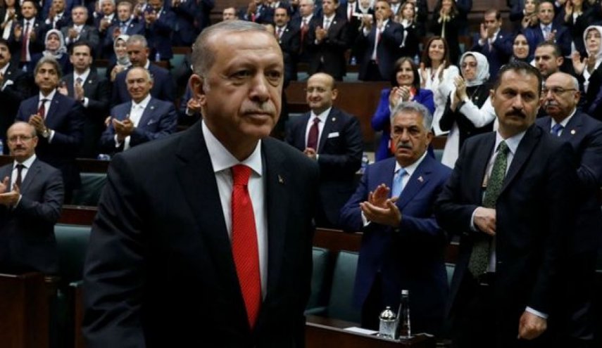أردوغان يستبعد أبرز وزرائه من تشكيل الحكومة الجديدة