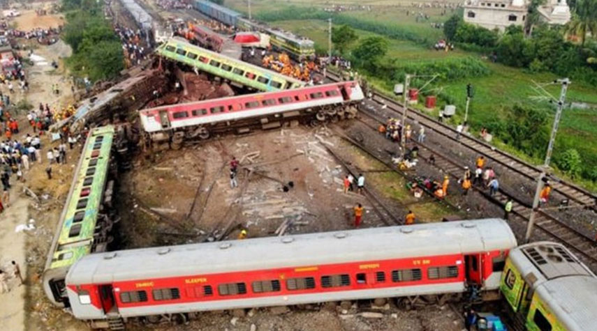 حادث القطارات الهند... حصيلة الضحايا تجتاز 300 شخص