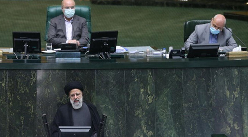 الرئيس الايراني يقدم إلى البرلمان غدا مشروع قانون خطة التنمية السابع
